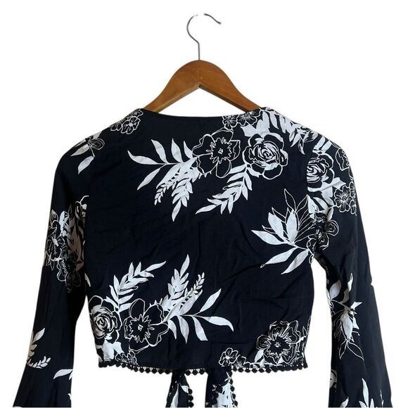 3 for $30! Xhilaration black & white cropped shirt - Picture 6 of 6